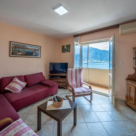 Seaside Serenity: 2-Bedroom Apartment With Boka Bay View Kotor Zewnętrze zdjęcie