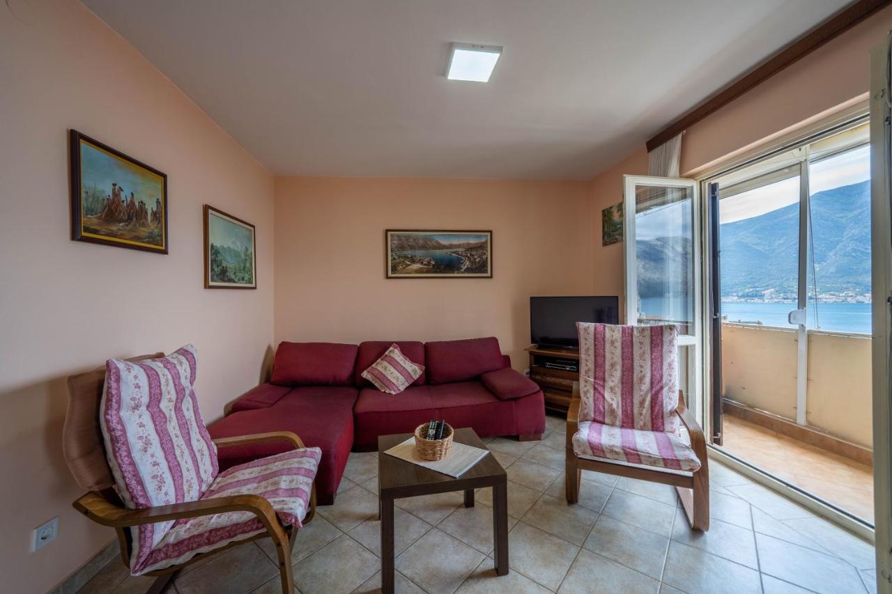 Seaside Serenity: 2-Bedroom Apartment With Boka Bay View Kotor Zewnętrze zdjęcie