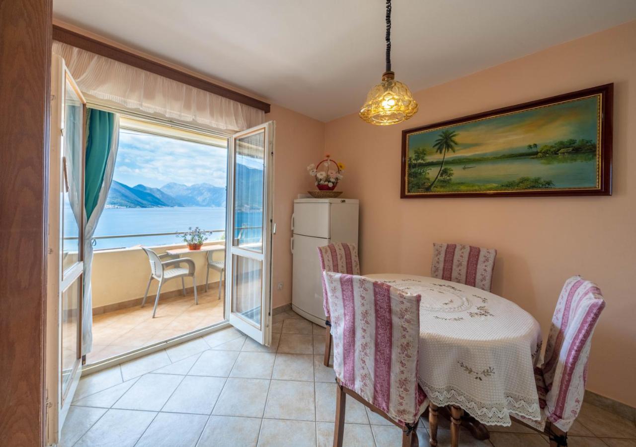 Seaside Serenity: 2-Bedroom Apartment With Boka Bay View Kotor Zewnętrze zdjęcie