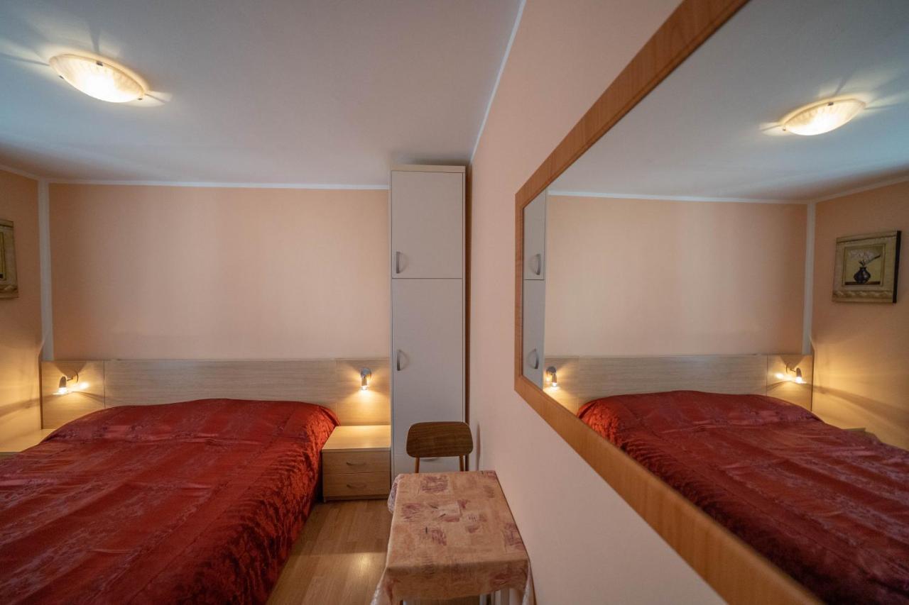Seaside Serenity: 2-Bedroom Apartment With Boka Bay View Kotor Zewnętrze zdjęcie