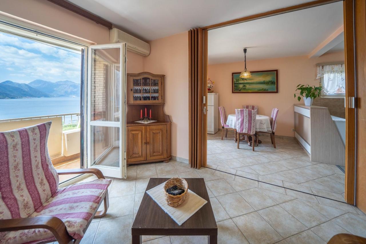 Seaside Serenity: 2-Bedroom Apartment With Boka Bay View Kotor Zewnętrze zdjęcie